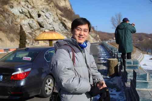 可怜(幸运)的秃鹫 可敬(可爱)的年轻人