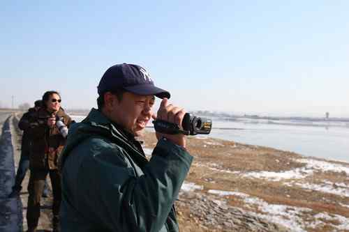 可怜(幸运)的秃鹫 可敬(可爱)的年轻人