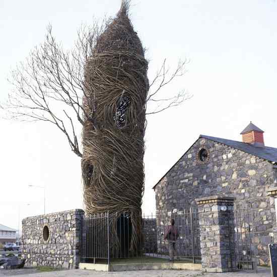 后现代主义大地艺术之巢穴