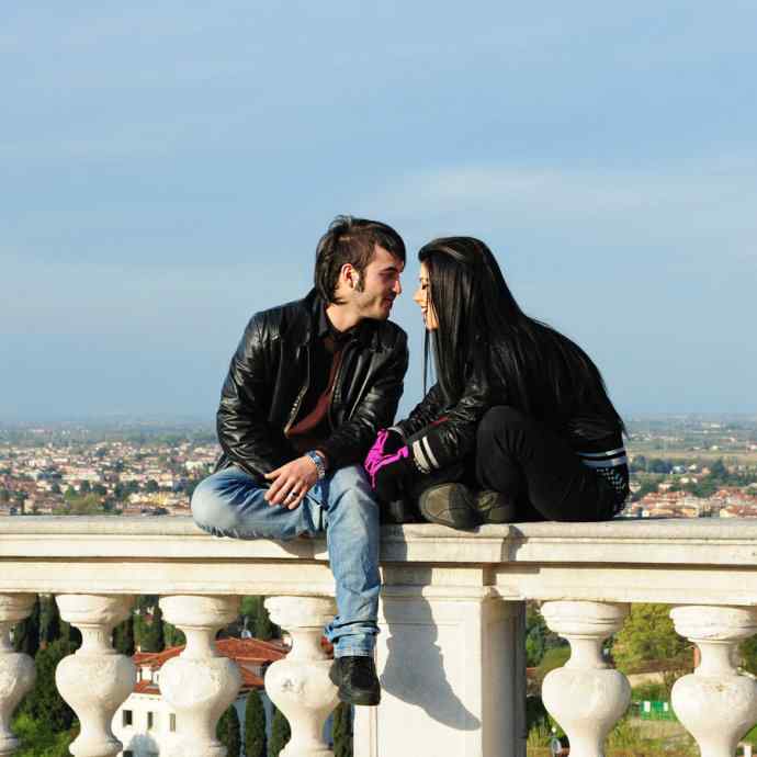 携意国白骨顶及风情向博友们问好并祝五一节愉快