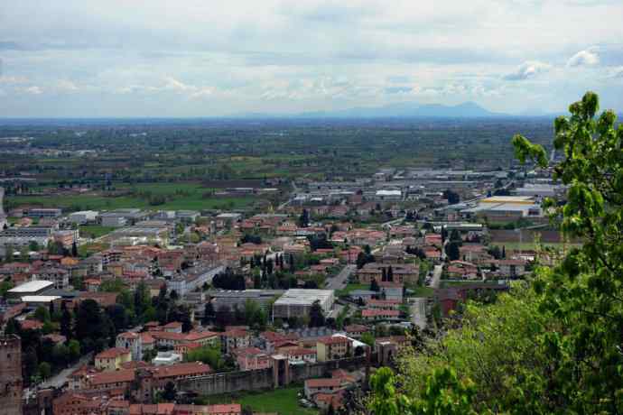 携意国白骨顶及风情向博友们问好并祝五一节愉快