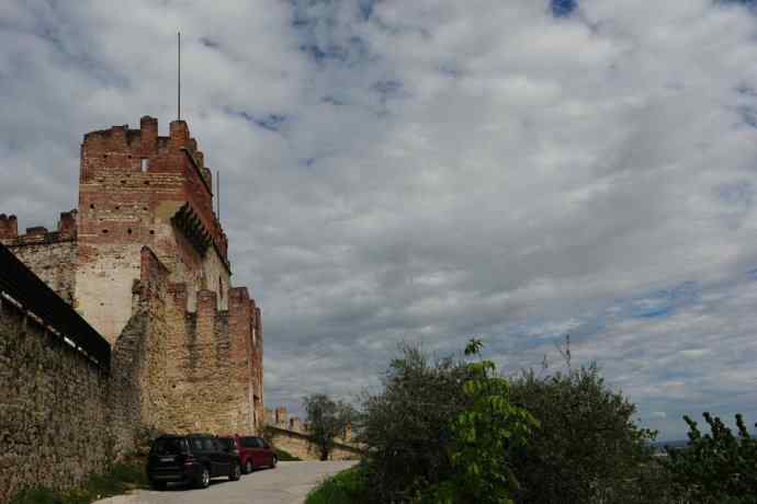 携意国白骨顶及风情向博友们问好并祝五一节愉快