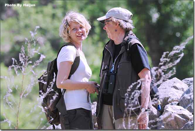  点击图片或使用键盘← →翻页