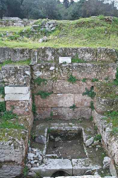 古埃及四大发明：避孕套、高跟鞋、钢笔、水钟